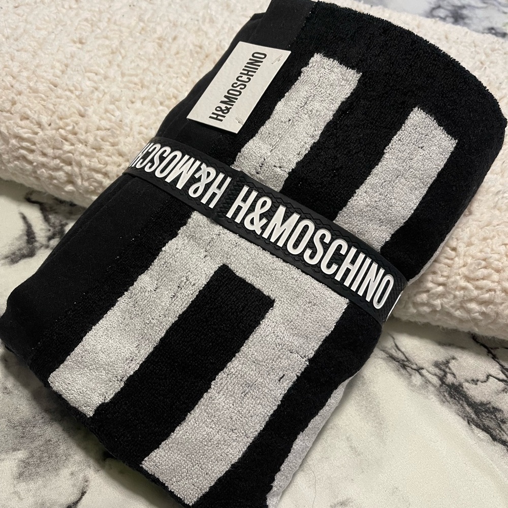 MOSCHINO towel